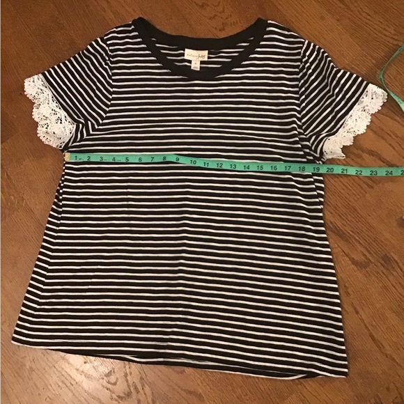 Adorable black and white striped with lace sleeves ladies XL soft top - Picture 3 of 5